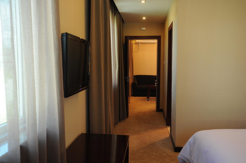 Wanrun International Resort Hotel In Tibet Xigaze Habitación foto